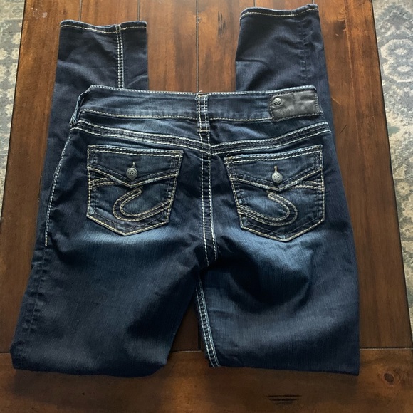 SILVER JEANS || Suki Skinny Jeans - Picture 5 of 9